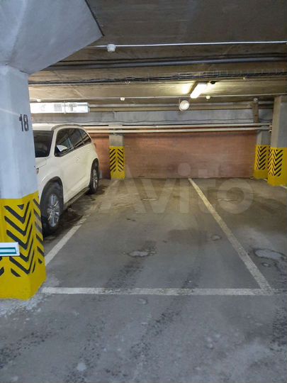 Машиноместо, 18 м²