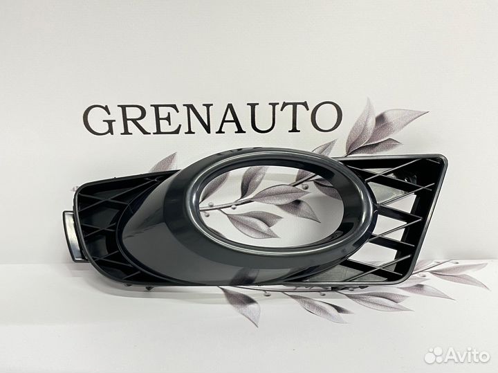 Накладка противотуманки правая Honda Civic 4D 09-1