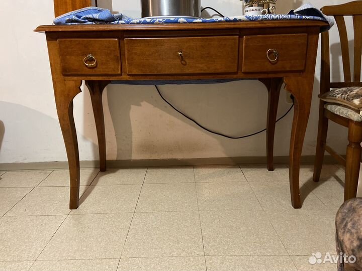 Письменный стол