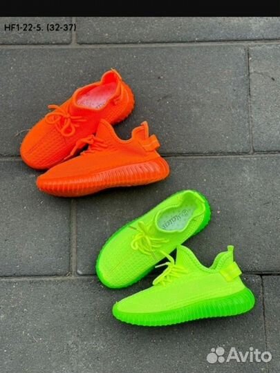 Кроссовки женские