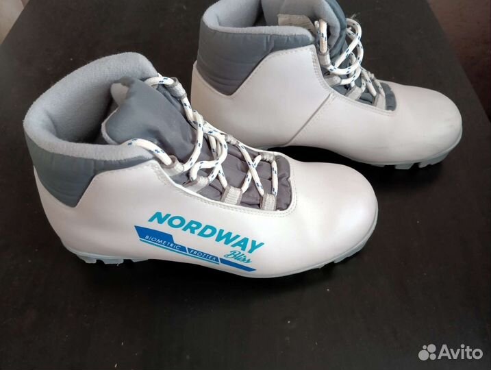 Лыжные ботинки