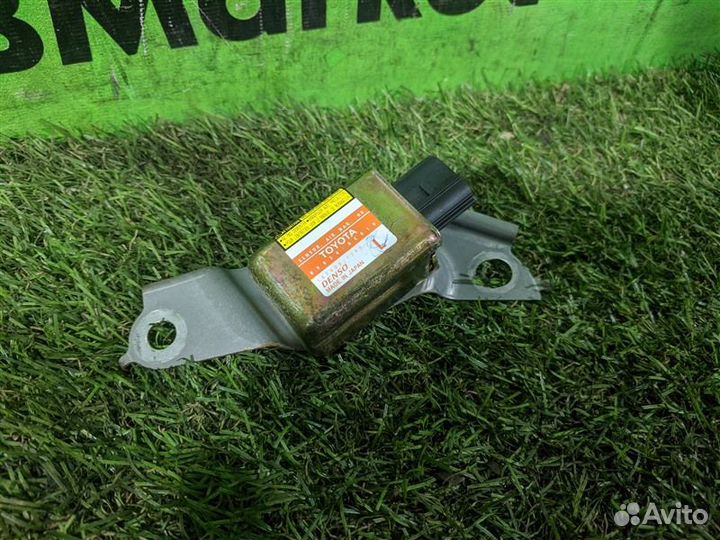 Датчик airbag задний левый Lexus Rx330 MCU38