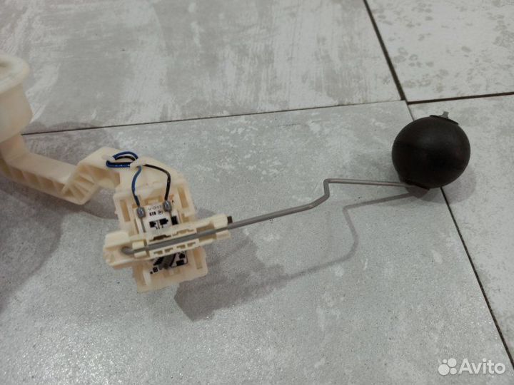 Датчик уровня топлива Audi S6 C5 2002