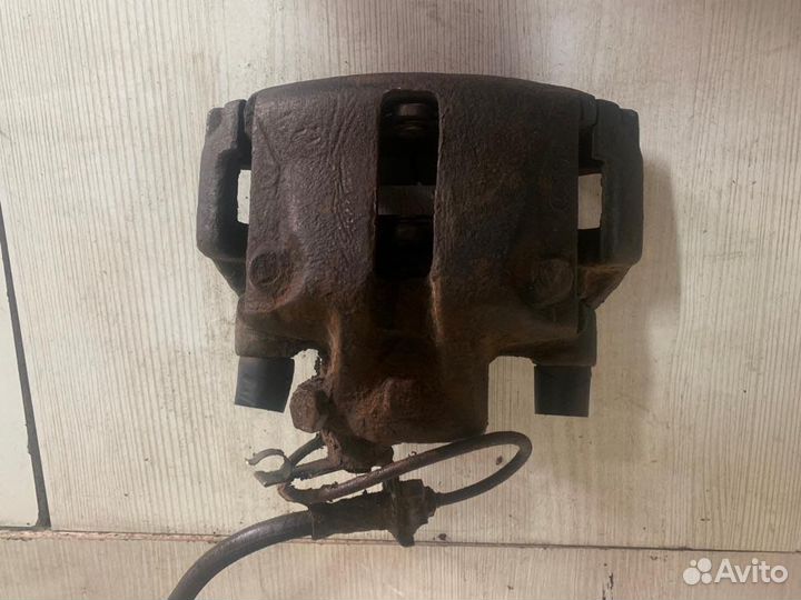 Суппорт передний правый audi 100 c3 (44)