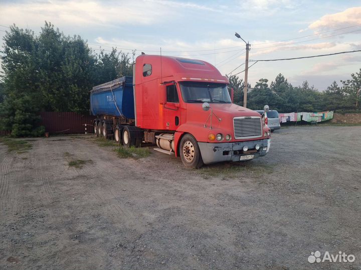 Freightliner FLC 120 с полуприцепом, 2002