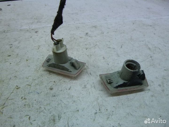 Повторитель на крыло левый opel astra H 2004