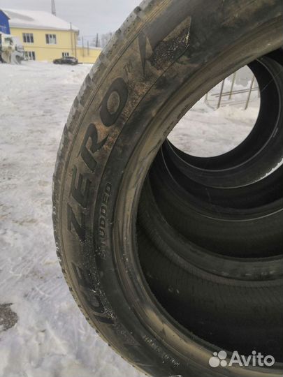 Pirelli Ice Zero 275/45 R20