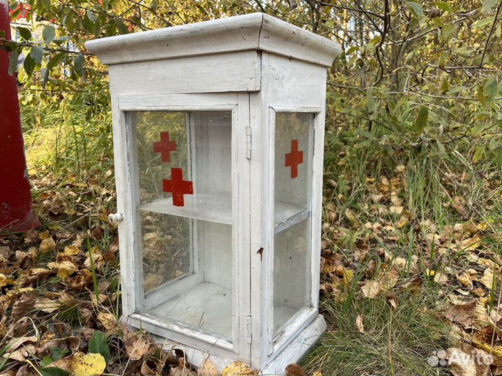 Аптечка настенная СССР