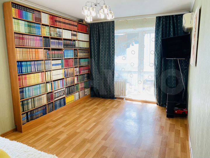 2-к. квартира, 54 м², 1/3 эт.