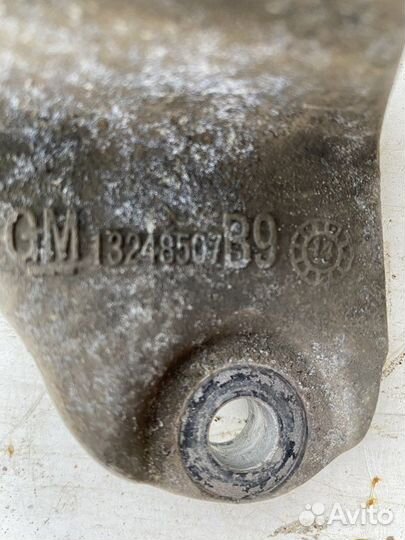 Кронштейн двигателя правый Chevrolet Orlando F18D4