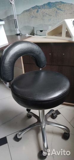 Стул мастера маникюра/педикюра бу