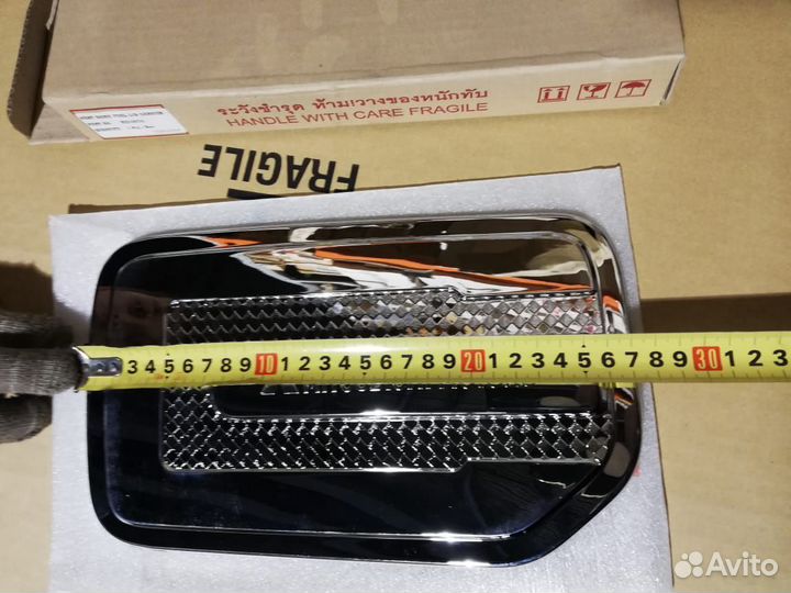 Крышка лючка бензобака Mitsubishi L200 MZ330735