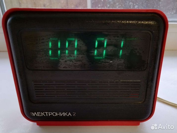 Часы электронные настольные СССР