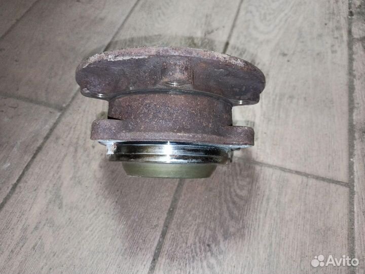 Ступица передняя правая Mercedes-Benz E-Класс