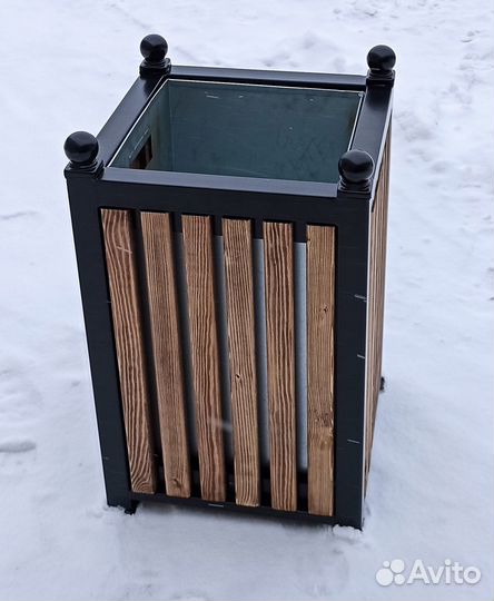 Урна металлическая с деревянными вставками