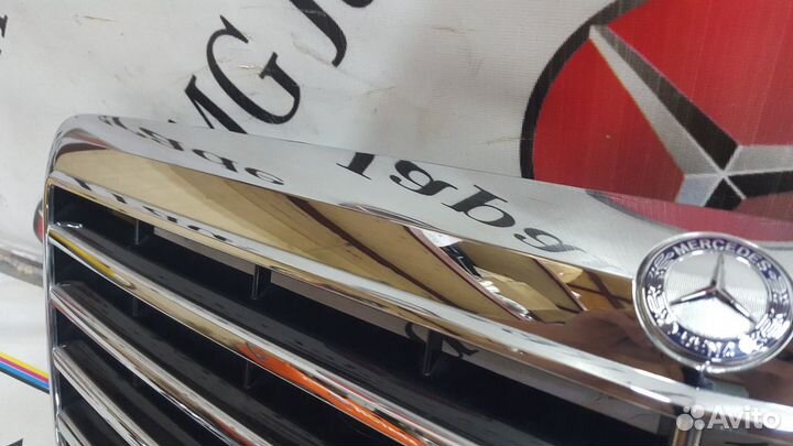 Решетка капота на Mercedes-Benz W211