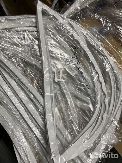 Уплотнитель холодильника Бирюса