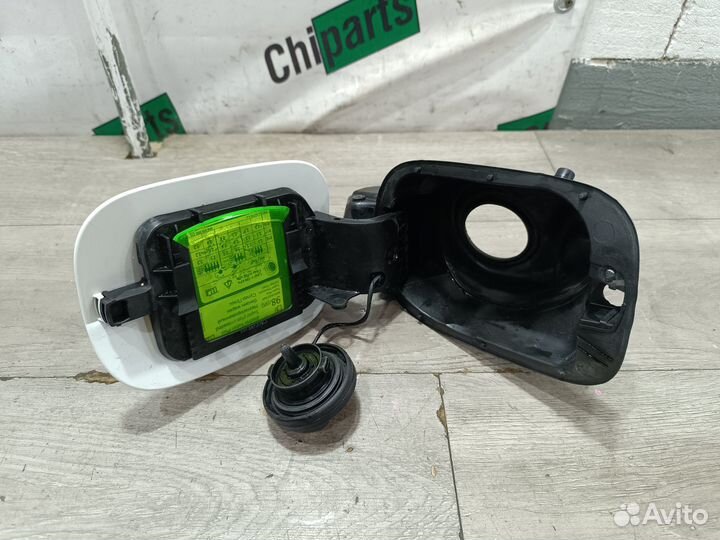 Лючок бензобака для Skoda Octavia A7 (2017) белый