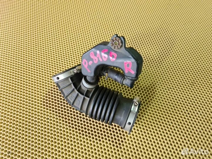 Патрубок воздушного фильтра передний правый