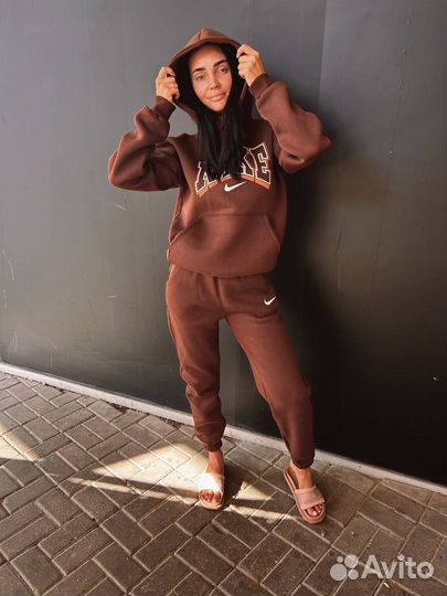 Женский спортивный костюм