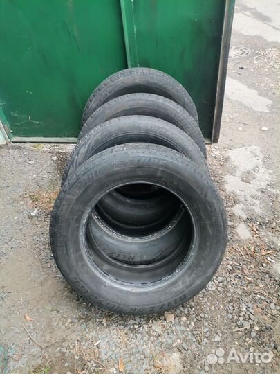 Bridgestone Blizzak Revo GZ 215/65 R16