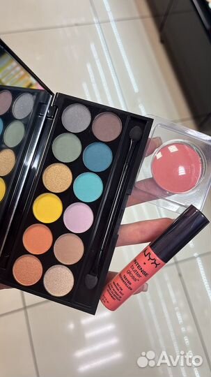 Палитры теней makeup revolution + румяна+помада