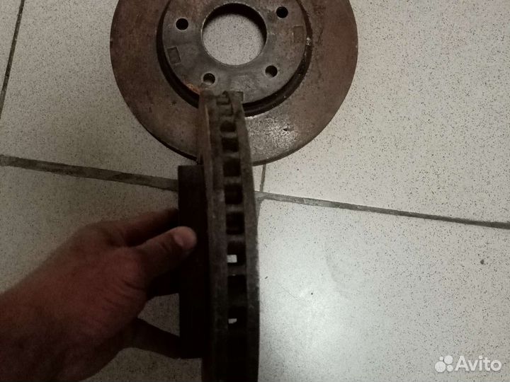 Тормозные диски передние на Митсубиси Лансер 9 2.0