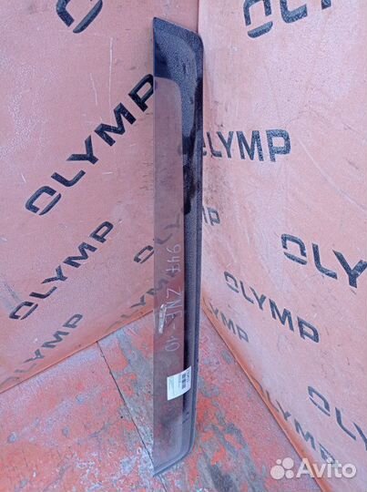 Ветровик задний правый Toyota Wish ZNE10 1ZZ-FE