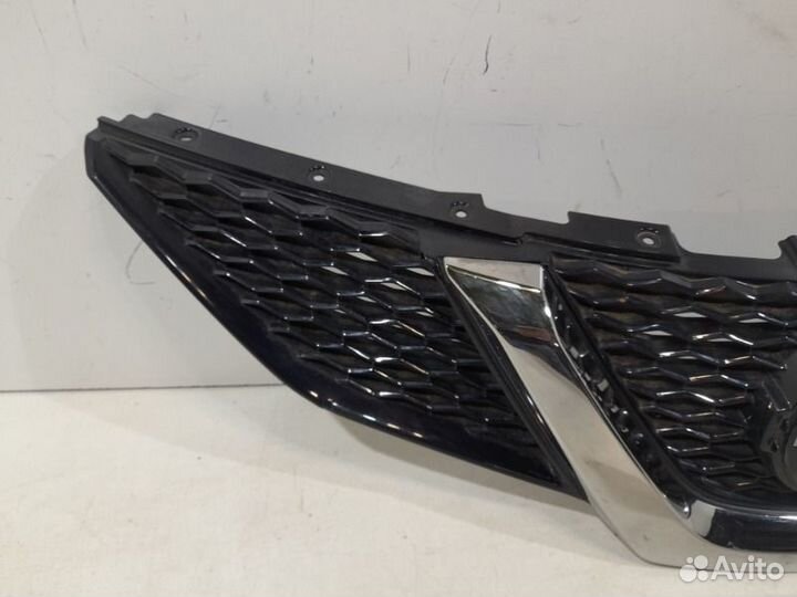 Решетка радиатора передняя Nissan Qashqai J11