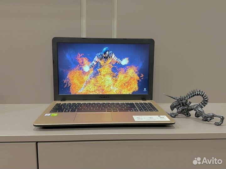 Asus i3 7gen/8gb/ssd500/mx110/Full HD