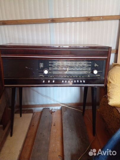 Радиола.Проигрыватель.Приёмник урал 111.СССР