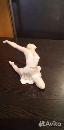 Фарфоровые статуэтка