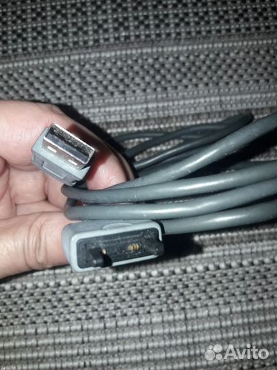 Зарядка на sony ericsson.Новая. Кабель оригинал