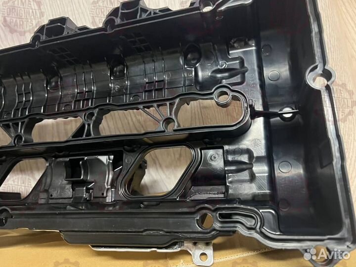 Клапанная крышка Mercedes OM656 A6560163800