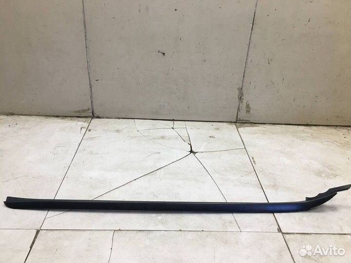 Молдинг лобового стекла левый Toyota Highlander
