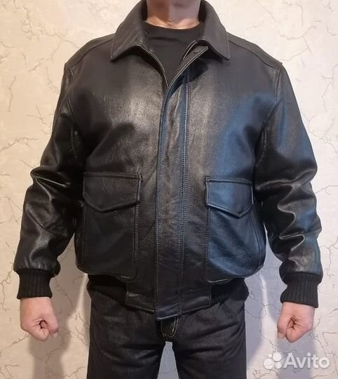 Мужской кожаный бомбер