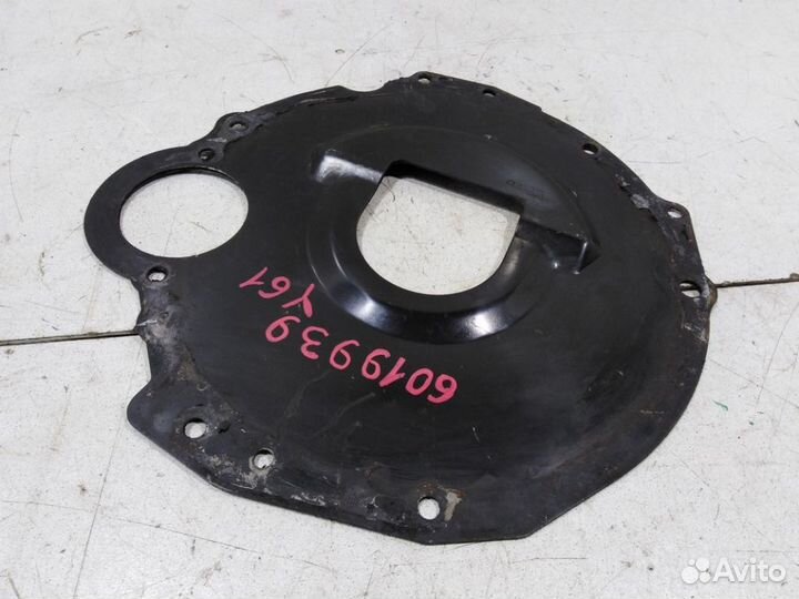 Крышка двигателя Ниссан