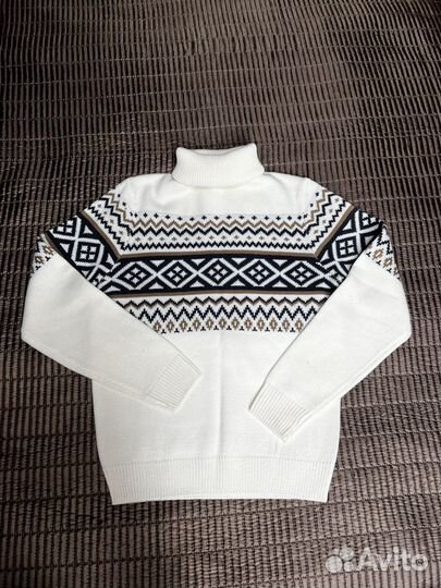 Пара свитеров