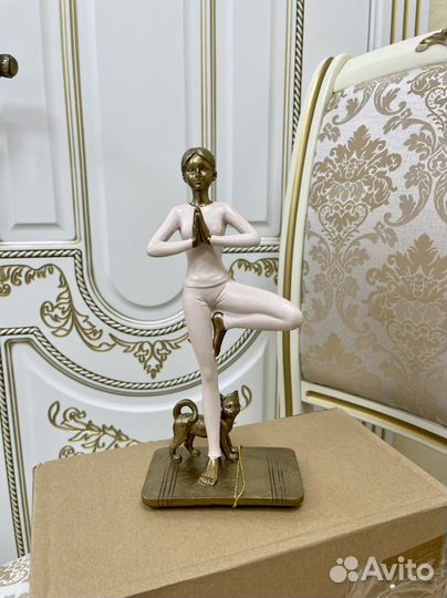 Статуэтка «Гимнастка с кошкой» новая в коробке