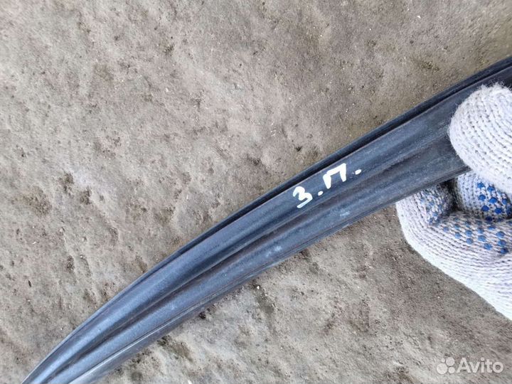 Уплотнитель проёма двери задний правый carisma