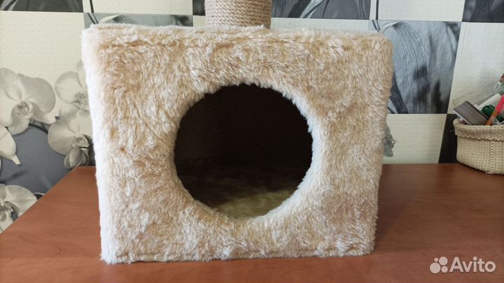 Когтеточка для кошки с домиком