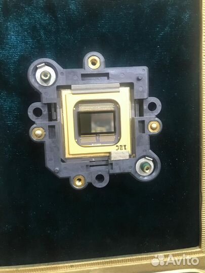 Арт картинка с процессором проекционным