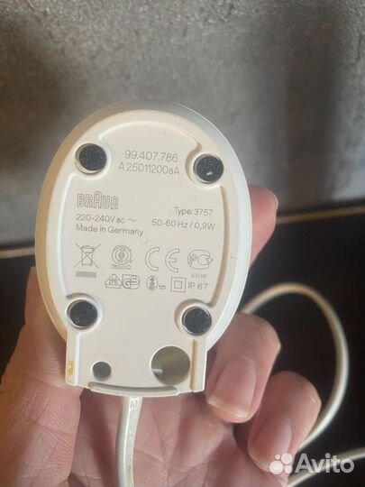 Электрическая зубная щетка oral b