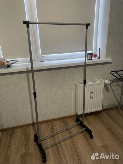 Вешалка напольная на колесиках