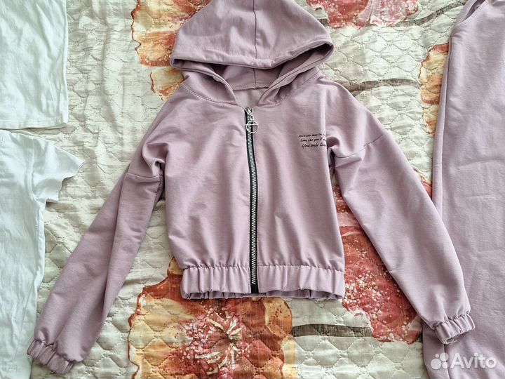 Спортивный костюм р.122-128+2 футболки