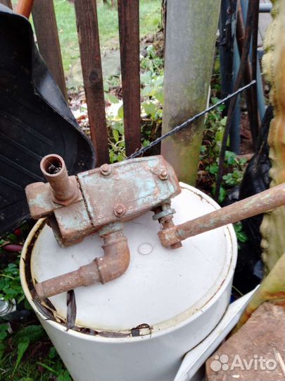 Ручной водяной насос