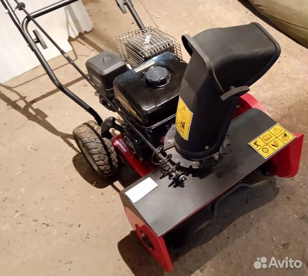 Снегоуборщик бензиновый