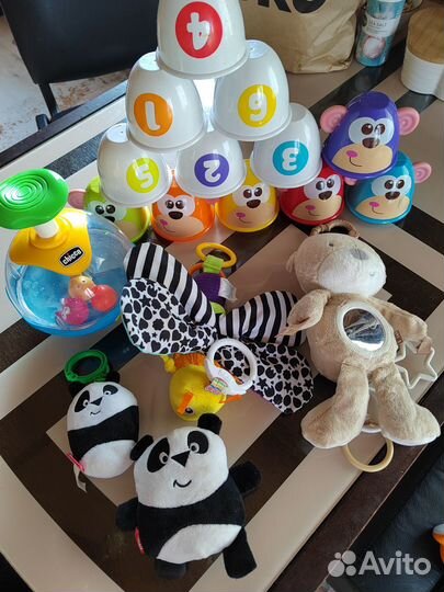 Развивающие игрушки для малышей пакетом