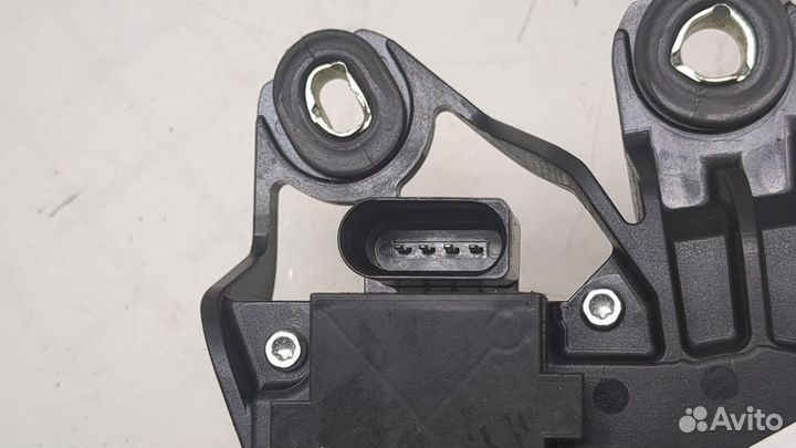 Двигатель стеклоочистителя задний Volkswagen Golf