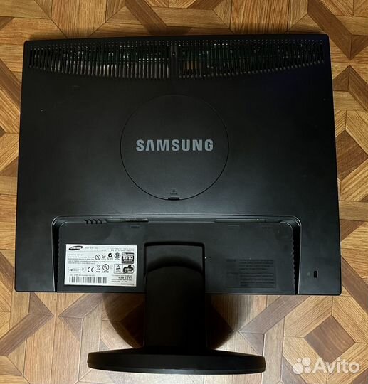 Samsung SyncMaster 943N, 1280x1024, 75 Гц, TN